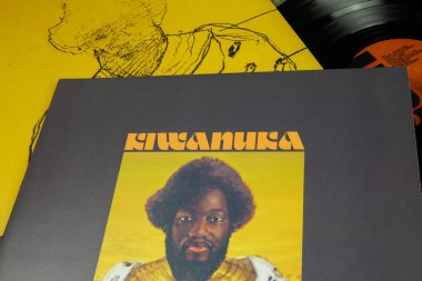 Viersen, Almanya - 9 Ocak. 2020: Soul şarkıcısı Michael Kiwanuka 'nın plak kapağının kapağı