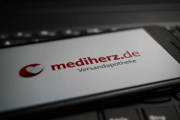 Viersen Německo Května 2020 Zavřít Obrazovku Mobilního Telefonu Počítačové Klávesnici — Stock fotografie