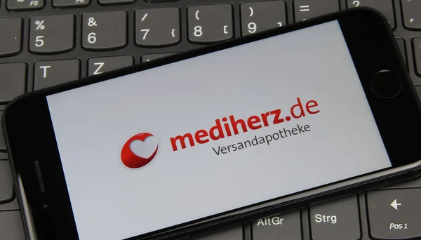 Viersen Německo Května 2020 Zavření Obrazovky Mobilního Telefonu Počítačové Klávesnici — Stock fotografie