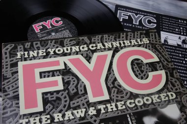 Viersen, Almanya - 1 Mayıs. 2021: Genç yamyamların münferit plak kapaklarının kapatılması