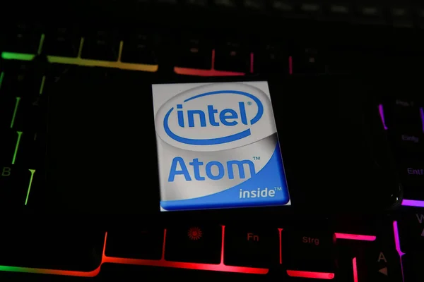Viersen Německo Května 2021 Closeup Smartphonu Logem Nápisem Intel Atom — Stock fotografie
