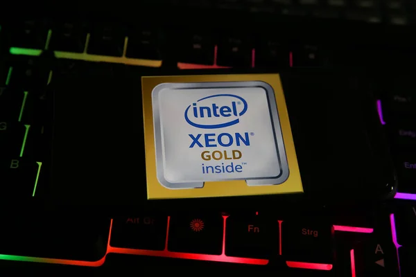 Viersen Німеччина Травня 2021 Закриття Смартфона Написом Логотипу Intel Xeon — стокове фото