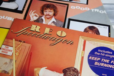 Viersen, Almanya - 9 Mayıs. 2021: Reo Speedwagon müzik grubunun plak kapağının kapatılması