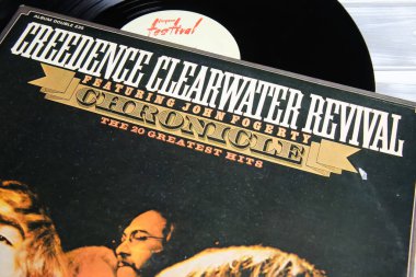 Viersen, Almanya - 9 Mayıs. 2021: Creedence Clear Water diriliş bandı plak kapağının kapatılması