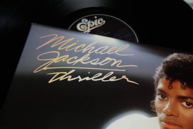 Viersen, Almanya - 9 Mayıs. 2021: Şarkıcı Michael Jackson 'ın izole edilmiş plak kapağı