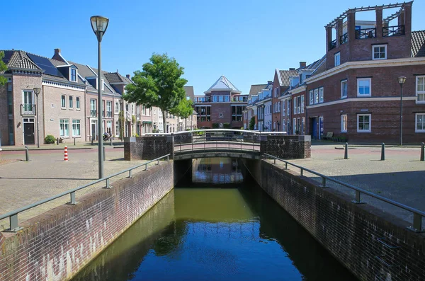 Helmond Holandia Lipca 2021 Widok Kanał Wodny Tradycyjne Holenderskie Domy — Zdjęcie stockowe