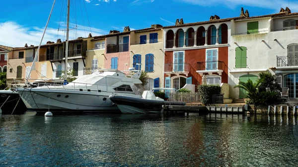 Port Grimaud Frankreich Juni 2016 Blick Über Wasserkanal Auf Privater — Stockfoto