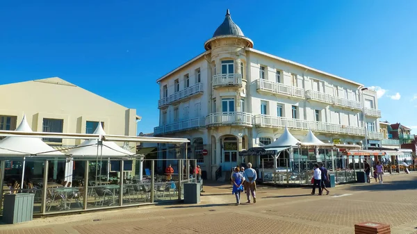 Soulac Sur Mer Fransa Eylül 2016 Mavi Gökyüzüne Karşı Evdeki — Stok fotoğraf