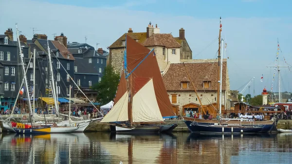 Honfleur Frankrike Oktober 2015 Utsikt Över Hamnen Med Gamla Byggnader — Stockfoto