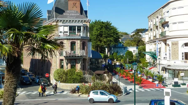 Dinard Fransa Eylül 2015 Hotel Royal Emeraude Ilerisindeki Meydanda Kırmızı — Stok fotoğraf