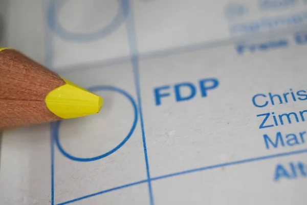 Viersen Niemcy Sierpnia 2021 Zbliżenie Niemieckiego Karty Głosowania Żółtym Ołówkiem — Zdjęcie stockowe