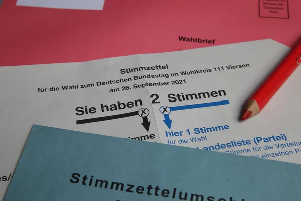 Viersen Niemcy Sierpnia 2021 Zbliżenie Niemieckiego Karty Głosowania Poczcie Czerwonym — Zdjęcie stockowe