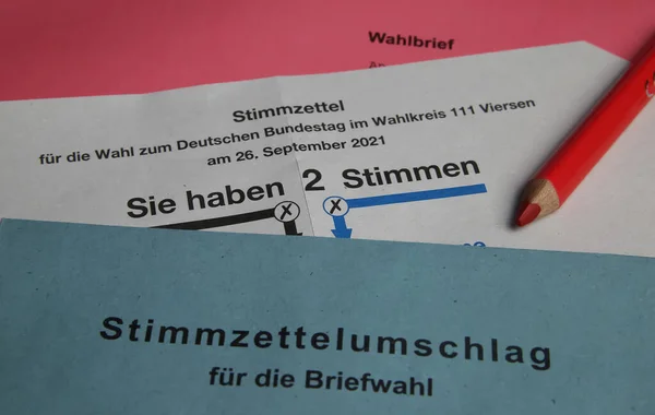 Viersen Niemcy Sierpnia 2021 Zbliżenie Niemieckiego Karty Głosowania Poczcie Czerwonym — Zdjęcie stockowe