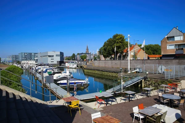 Алблассердам Нидерланды Июля 2021 Вид Внутреннюю Яхтенную Гавань Лодками Против — стоковое фото