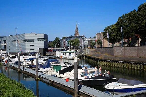 Alblasserdam Nederland Juli 2021 Uitzicht Binnenhaven Met Boten Tegen Blauwe — Stockfoto