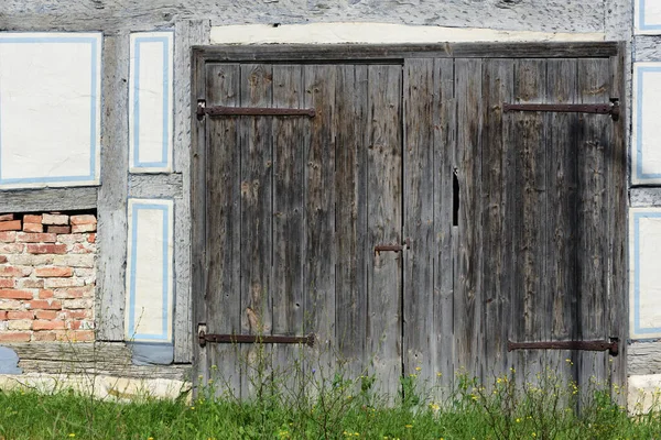 Close Tiro Detalhado Uma Antiga Fachada Histórica Uma Casa Tradicional — Fotografia de Stock