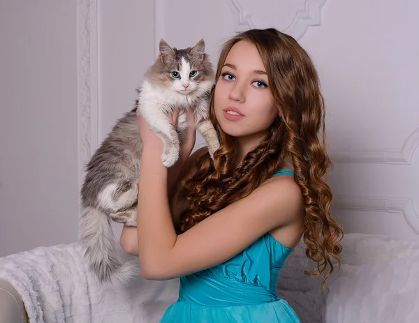 Beautiful Girl with Cat — Stock Photo, Image