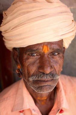 Kimliği belirsiz sadhu (Kutsal adam)