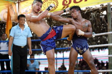 Tanımlanamayan geleneksel Lethwei boksör