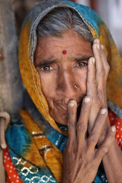 Vieille femme Rajasthani non identifiée — Photo