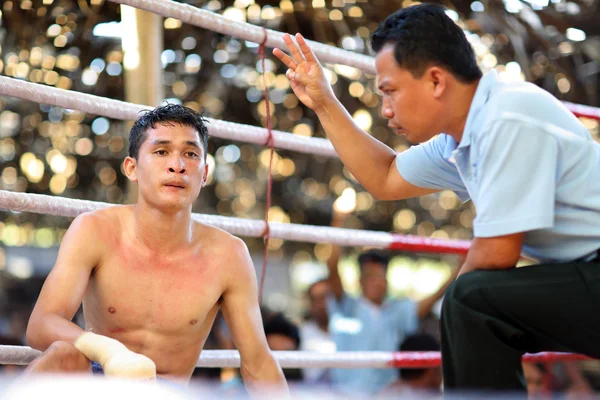 Tanımlanamayan geleneksel Lethwei boksör