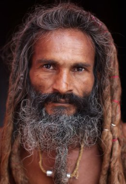 Kimliği belirsiz sadhu (Kutsal adam)