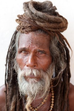 Kimliği belirsiz sadhu (Kutsal adam)