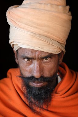 Kimliği belirsiz sadhu (Kutsal adam)