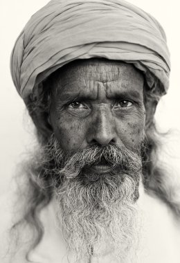 Kimliği belirsiz sadhu (Kutsal adam)