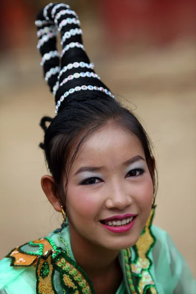 An unidentified Burmese young woman — Stock Photo, Image