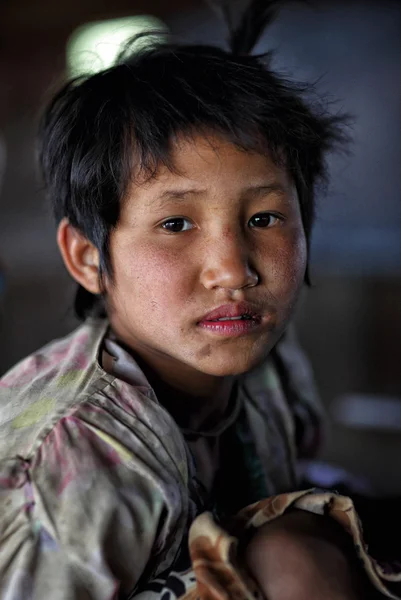 Een niet-geïdentificeerde Kokang meisje — Stockfoto