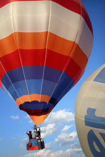 Colorful hot-air balloon in Nyaungshwe — Stock Photo, Image