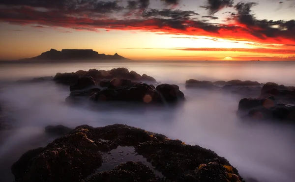 Montanha de mesa com nuvens — Fotografia de Stock