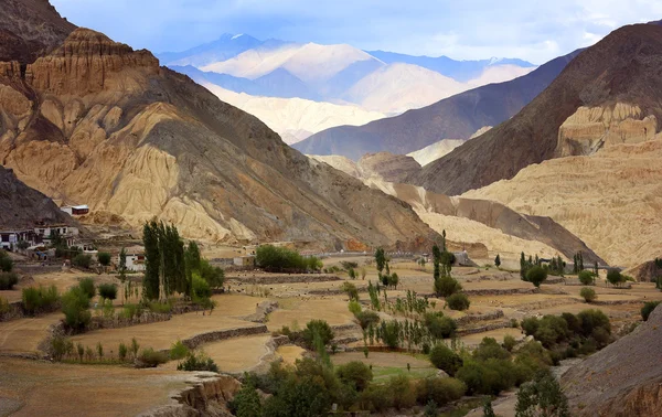 Moon Valley and Himalayan mountain range — Stock Photo, Image