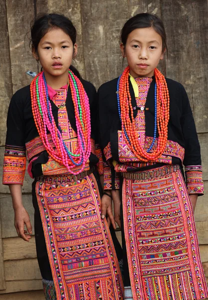 Meninas Akha não identificadas na cerimônia de Ano Novo — Fotografia de Stock