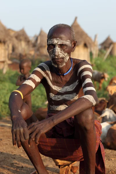 Een niet-geïdentificeerde karo warrior — Stockfoto