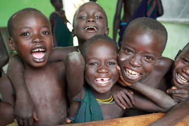 Tanımlanamayan suri öğrenciler okulda