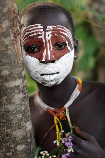 Unidentified young Suri woman at a ceremony — Stock Photo, Image