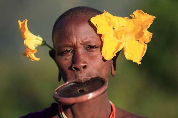 Unbekannte Suri-Frau — Stockfoto