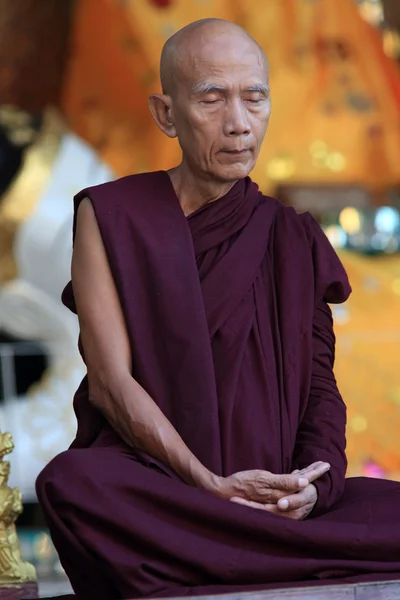 An unidentified Burmese Buddhist monk — Stock Photo, Image