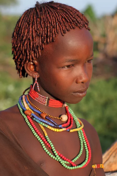 正体不明の若いヘイマー女性 — ストック写真