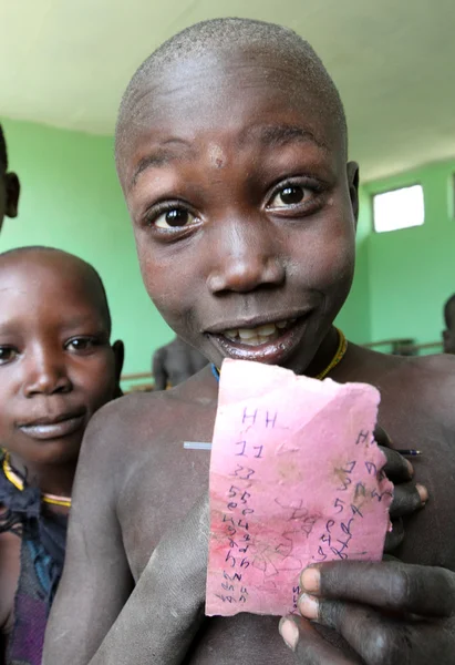 Étudiant Suri non identifié à l'école — Photo