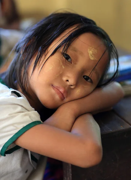 Unidentified Burmese students — Stock Photo, Image