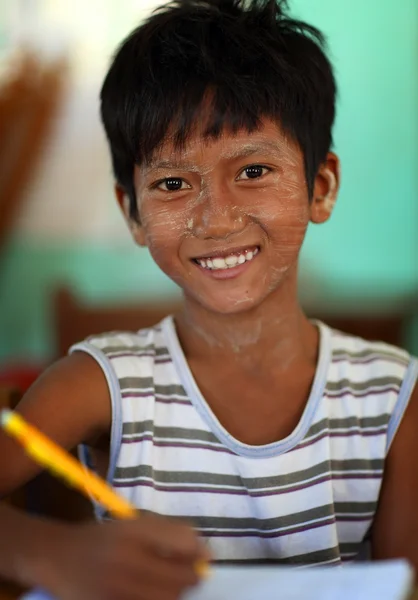 Неопознанный бирманский студент — стоковое фото