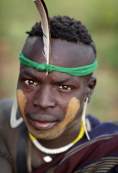 Guerrero Mursi con pintura facial tradicional en el Valle del Bajo Omo, Etiopía —  Fotos de Stock