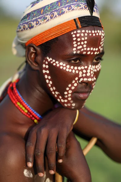 Junge des Bogenstammes im unteren omo-Tal, Äthiopien — Stockfoto