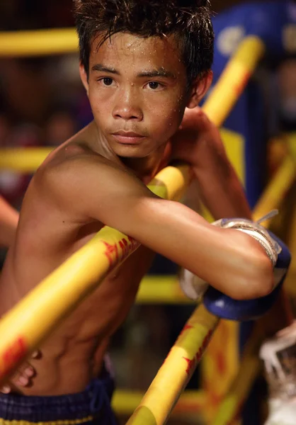 Muay lao kick boksen strijd in laos — Stockfoto