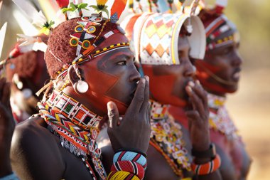 Kimliği belirsiz Samburu savaşçı