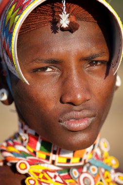 Kimliği belirsiz Samburu savaşçı