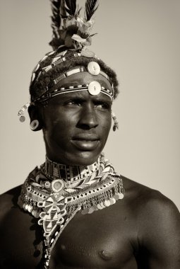 Kimliği belirsiz Samburu savaşçı